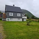 Cozy House - Stronstad @the Start Of Lofoten Prázdninový dům *