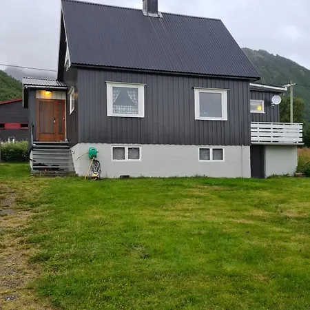 Cozy House - Stronstad @the Start Of Lofoten Tatil Evi *